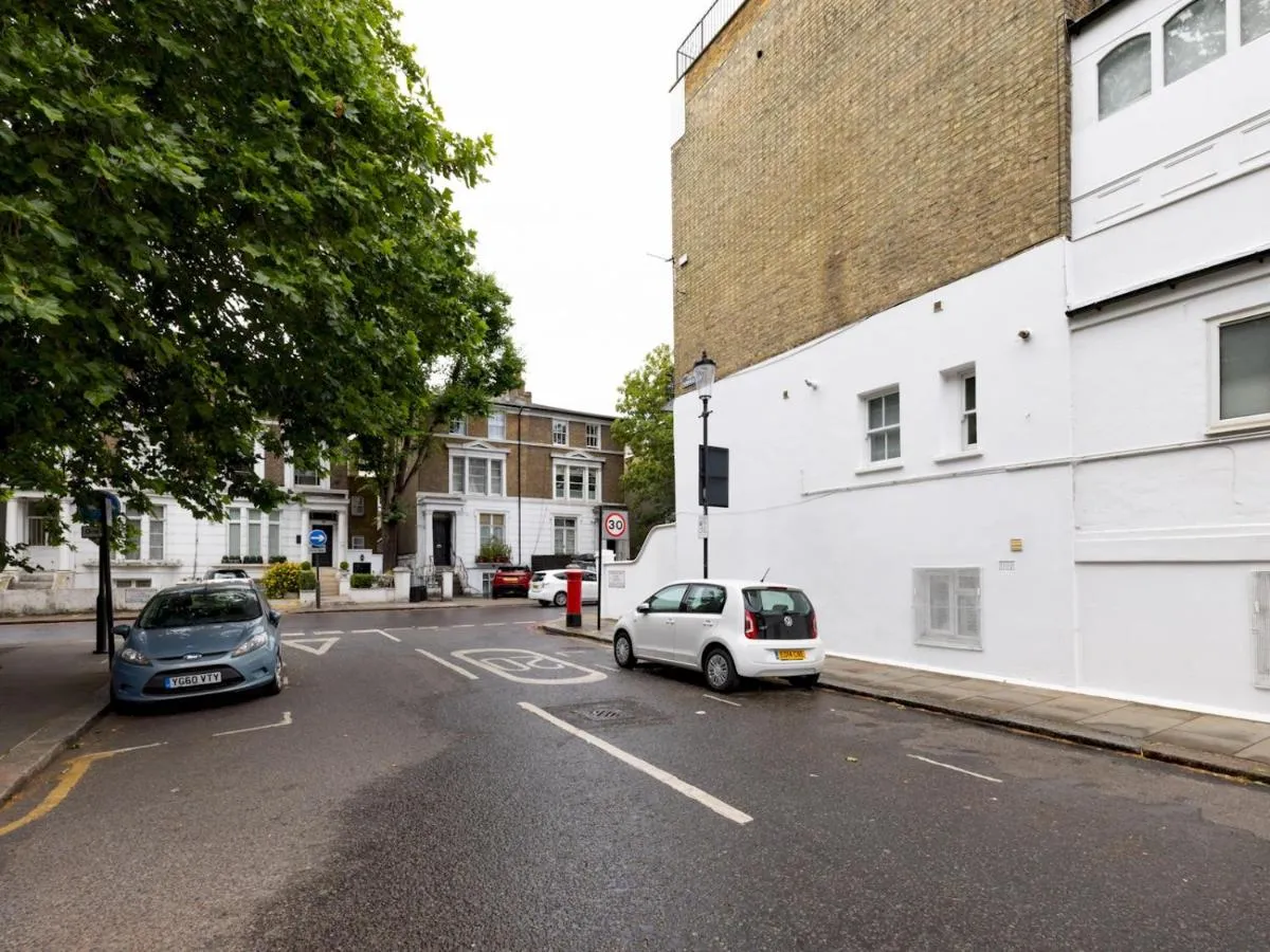 Image 5 of Pass the Keys Chic 1 bedroom flat steps of King’s Road Chelsea