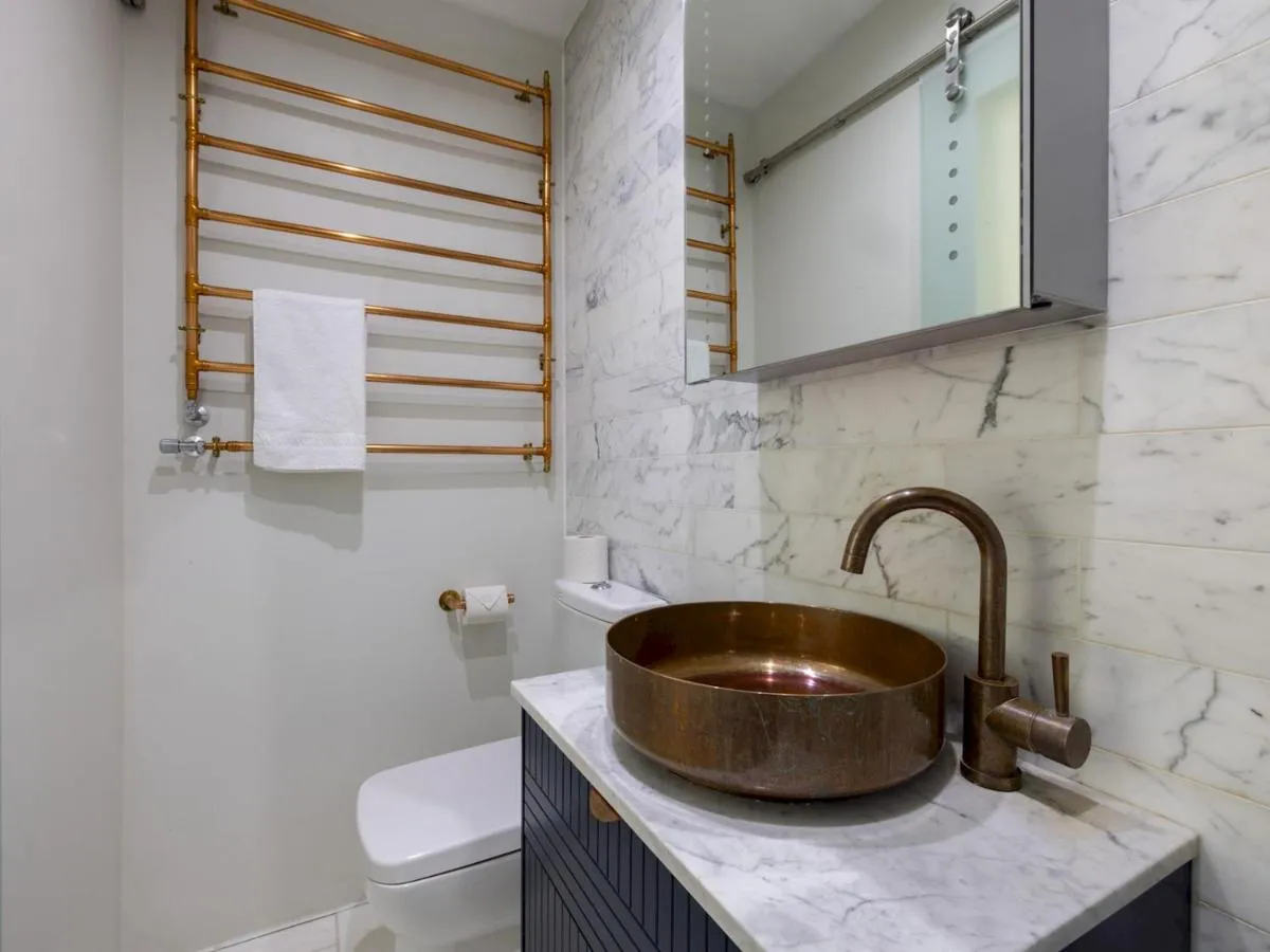 Image 2 of Pass the Keys Chic 1 bedroom flat steps of King’s Road Chelsea