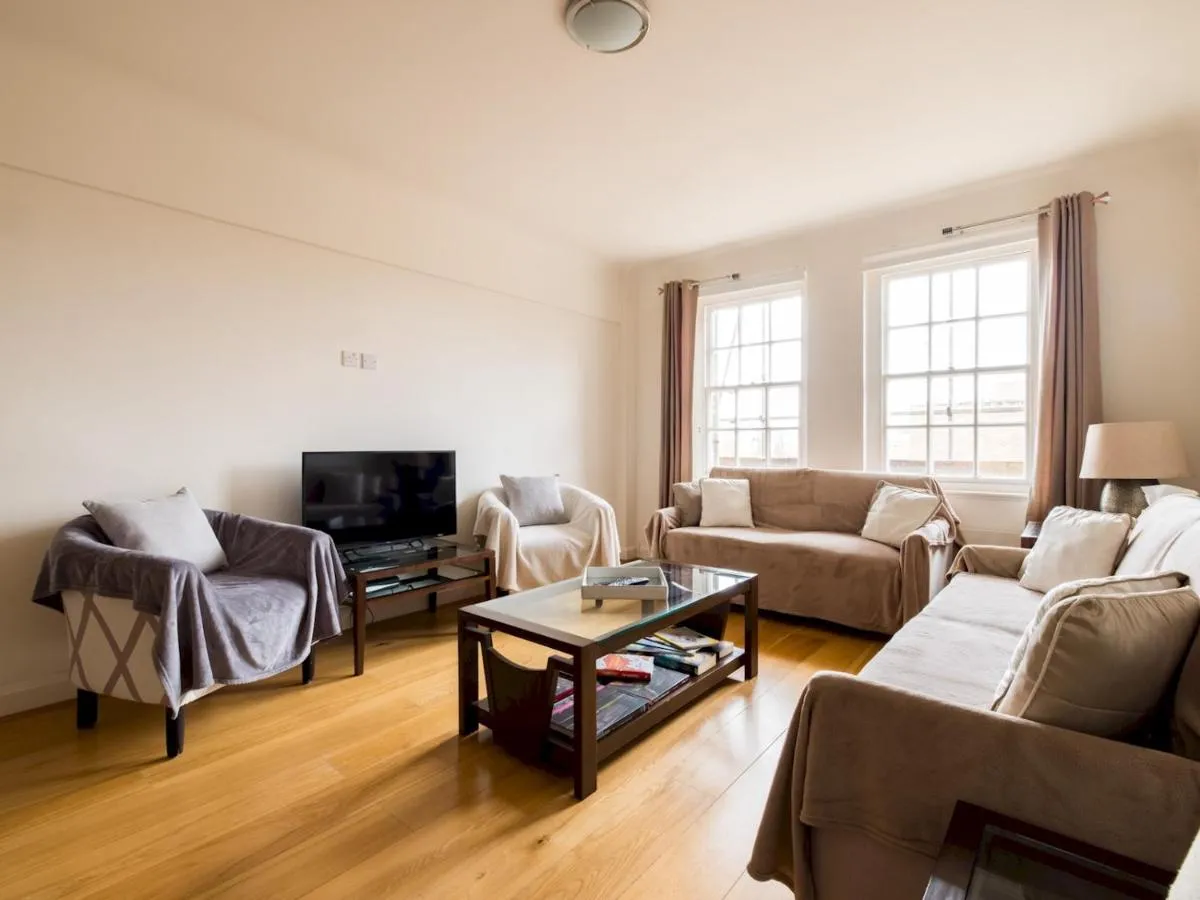 Image 4 of Pass the Keys Spacious 2 bed flat by South Kensington Station