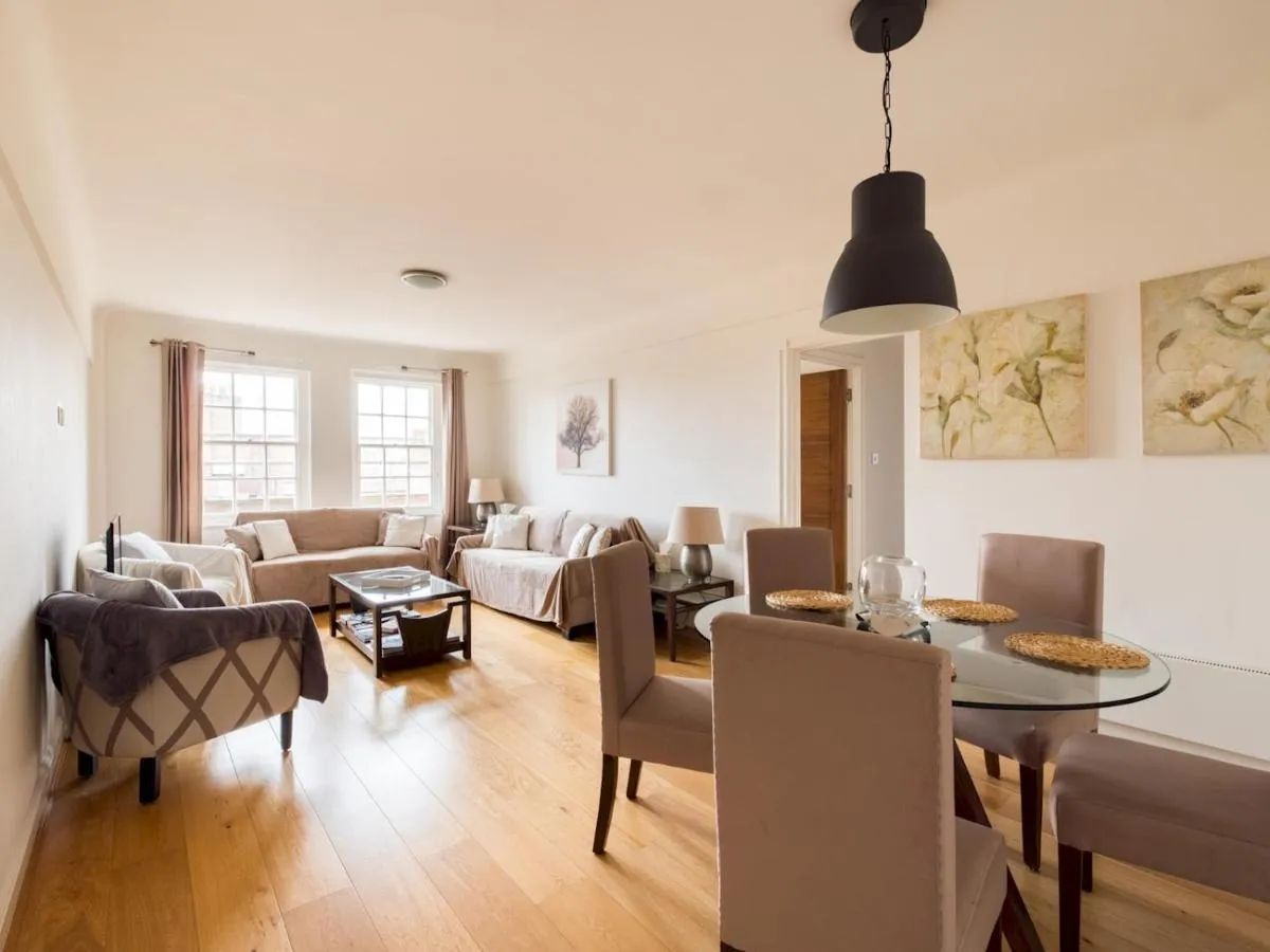 Image 3 of Pass the Keys Spacious 2 bed flat by South Kensington Station