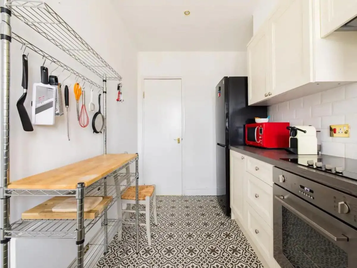 Image 3 of Pass the Keys Spacious and central 2 bedroom flat in Chelsea