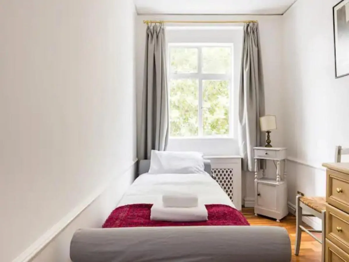Image 1 of Pass the Keys Spacious and central 2 bedroom flat in Chelsea
