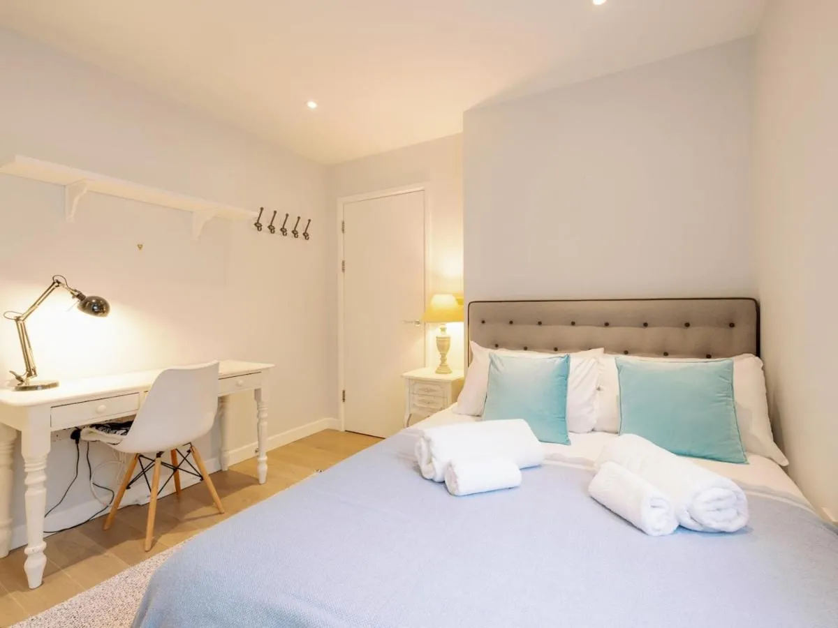 Image 1 of Pass the Keys Stylish Home – Prime Location