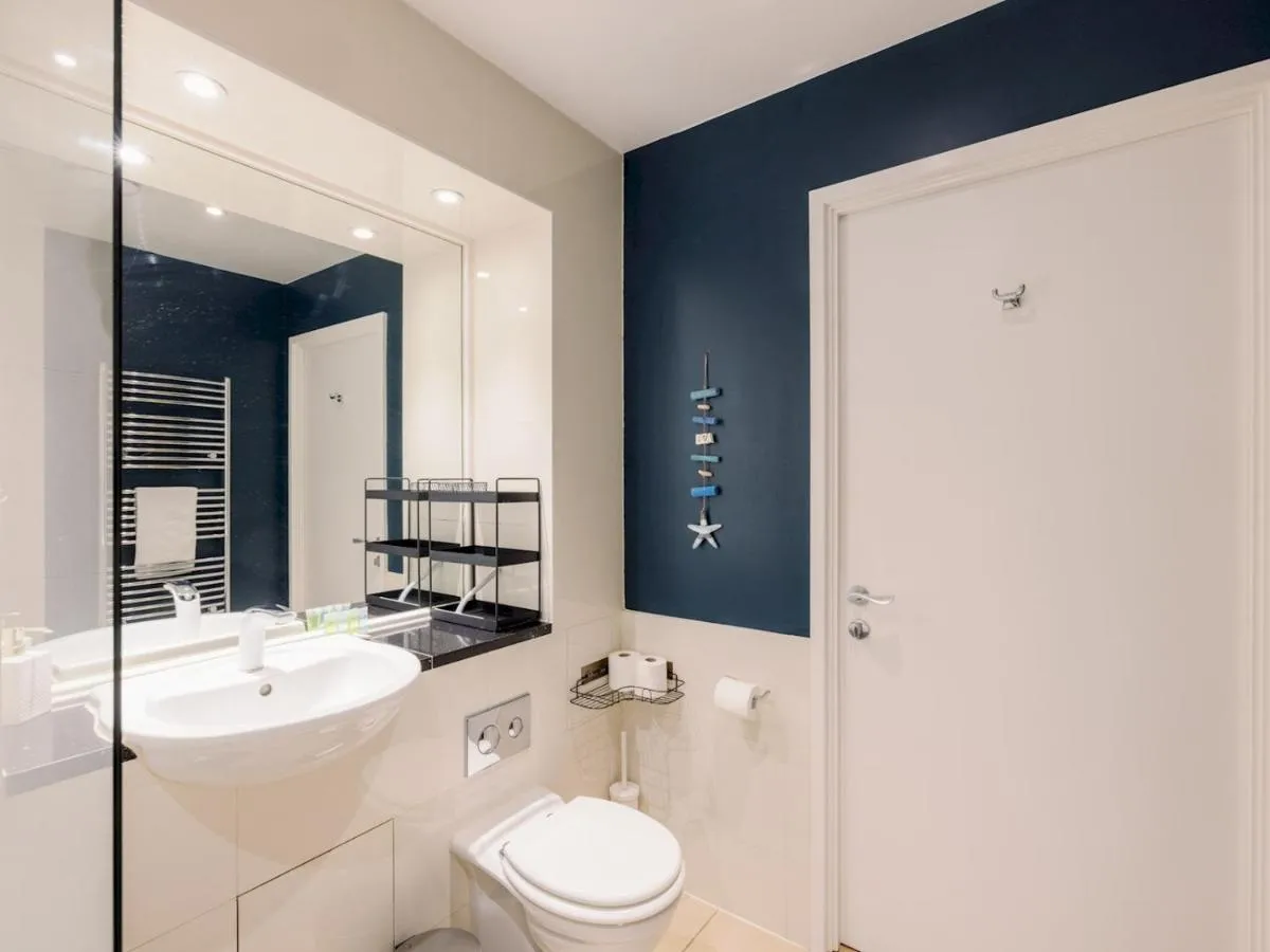 Image 2 of Pass the Keys Stylish Home – Prime Location