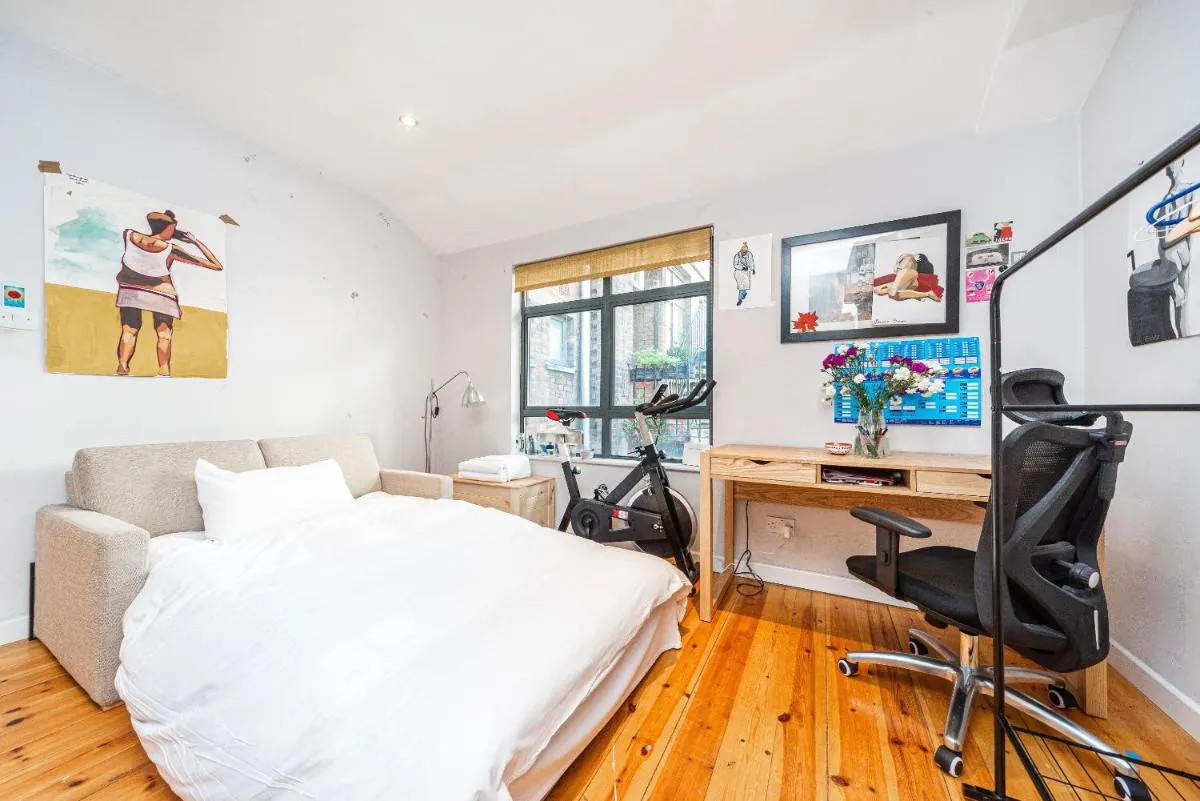 Image 3 of Pass the Keys – Trendy flat with private terrace in Central East London