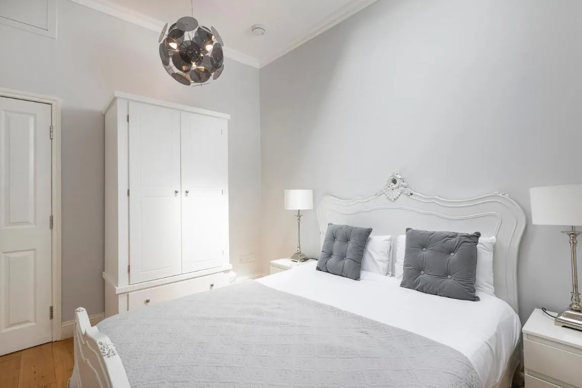 Image of PenthouseStays Notting Hill – Spacious 3 Bedroom King Bed Apartment – near Portobello Road & Kensington High Street