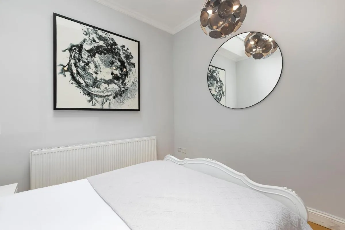 Image 5 of PenthouseStays Notting Hill – Spacious 3 Bedroom King Bed Apartment – near Portobello Road & Kensington High Street