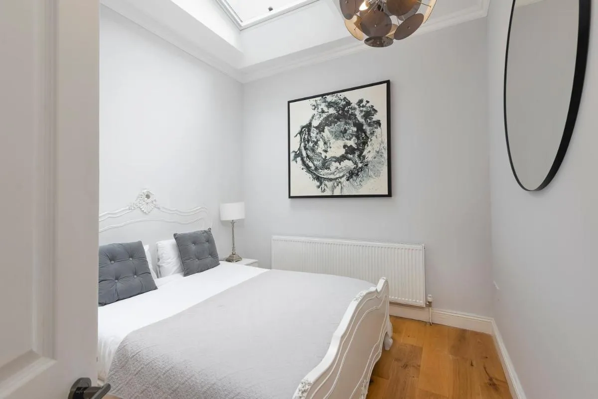 Image 1 of PenthouseStays Notting Hill – Spacious 3 Bedroom King Bed Apartment – near Portobello Road & Kensington High Street