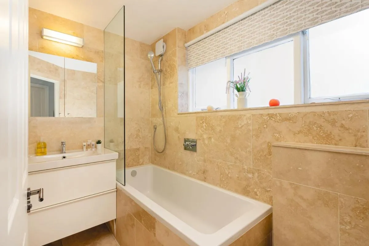 Image 6 of PenthouseStays Notting Hill – Spacious 3 Bedroom King Bed Apartment – near Portobello Road & Kensington High Street