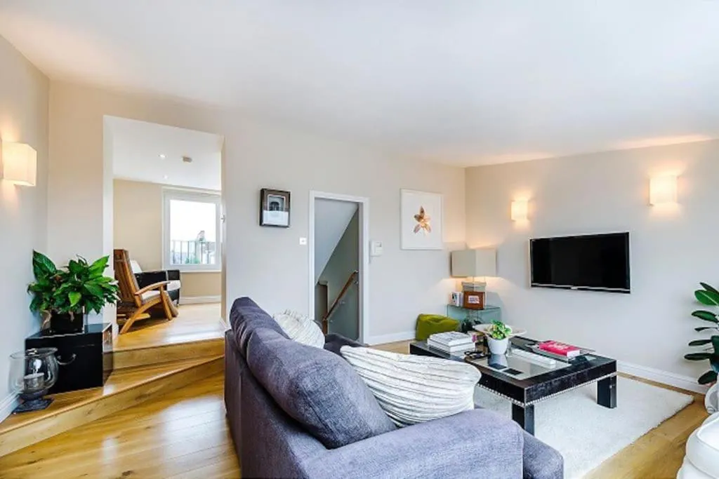 Image 4 of Penthouse with stunning views and great location!