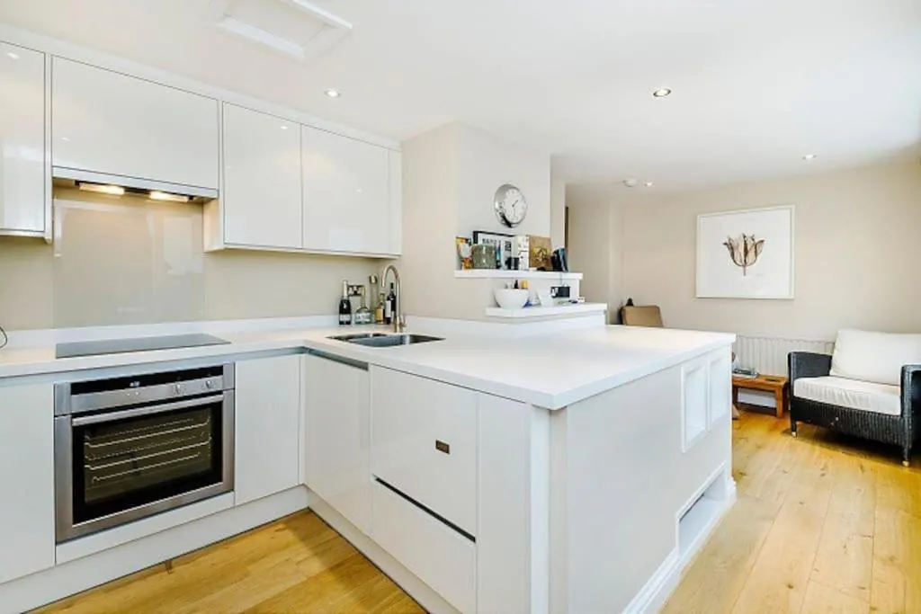 Image 3 of Penthouse with stunning views and great location!