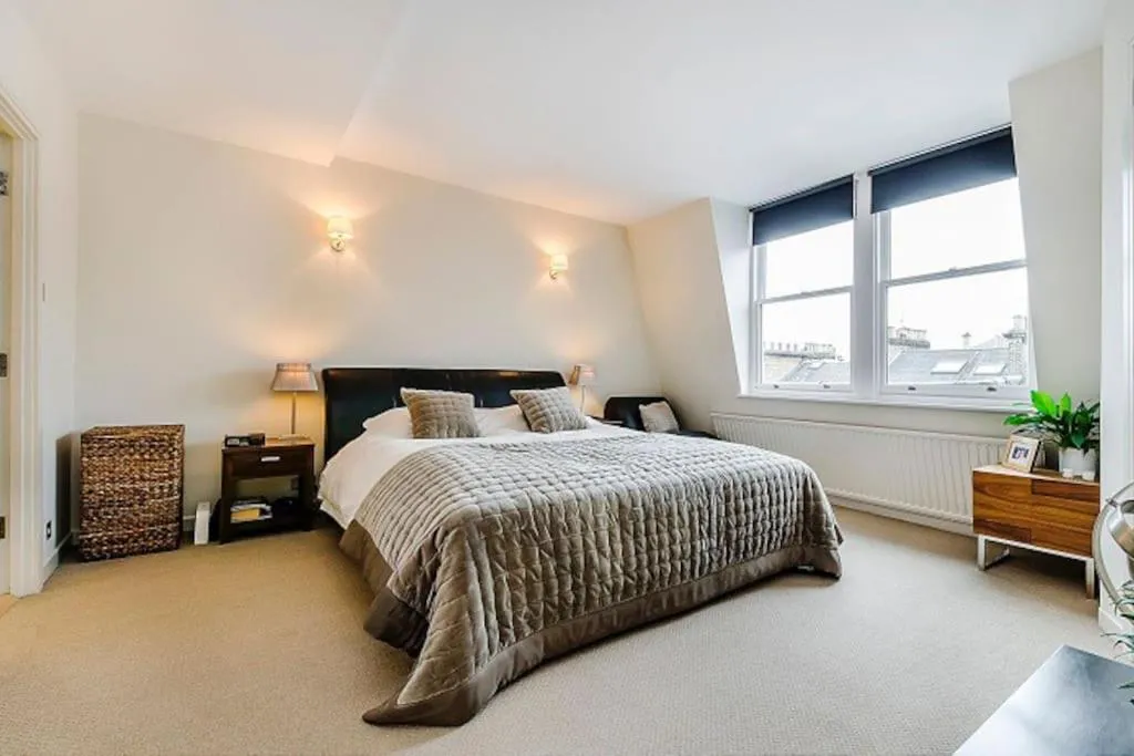 Image 6 of Penthouse with stunning views and great location!