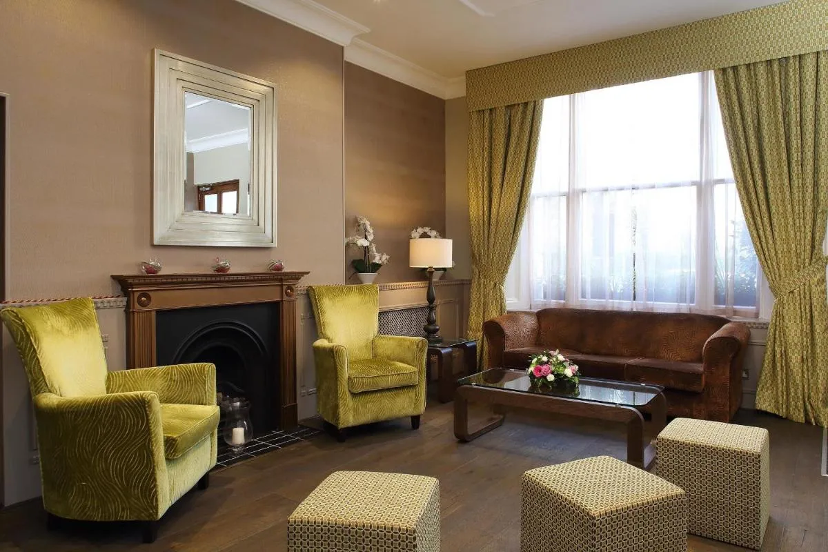 Image 1 of Phoenix Hotel