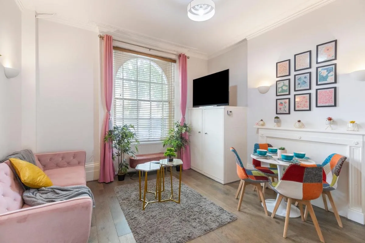 Image 4 of Regent’s Square Serenity – 5ppl