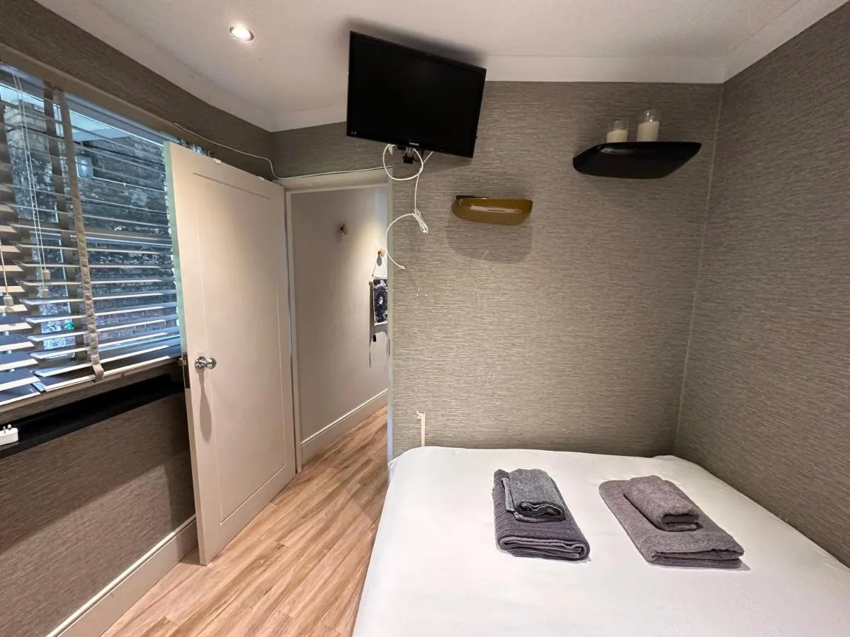 Image 1 of Remarkable 1-Bed Studio in London