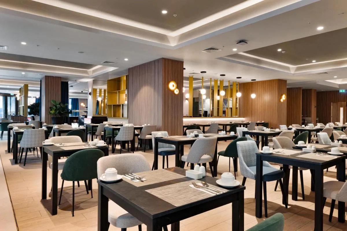 Image 2 of Riu Plaza London Victoria