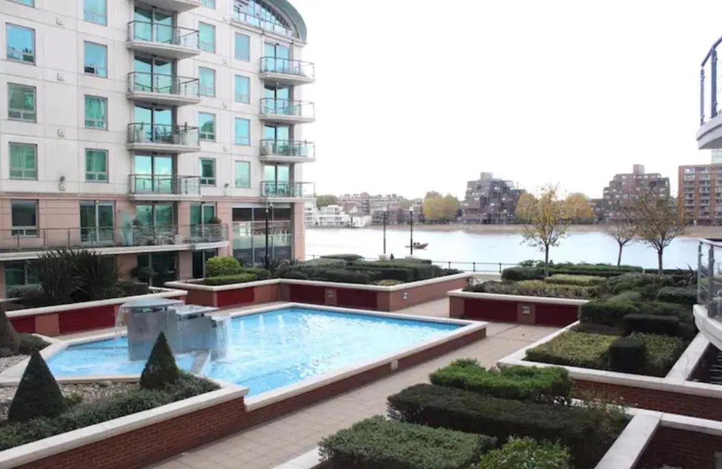 Image 2 of Riverside Balcony Apartments, 10 minutes from Oxford Circus