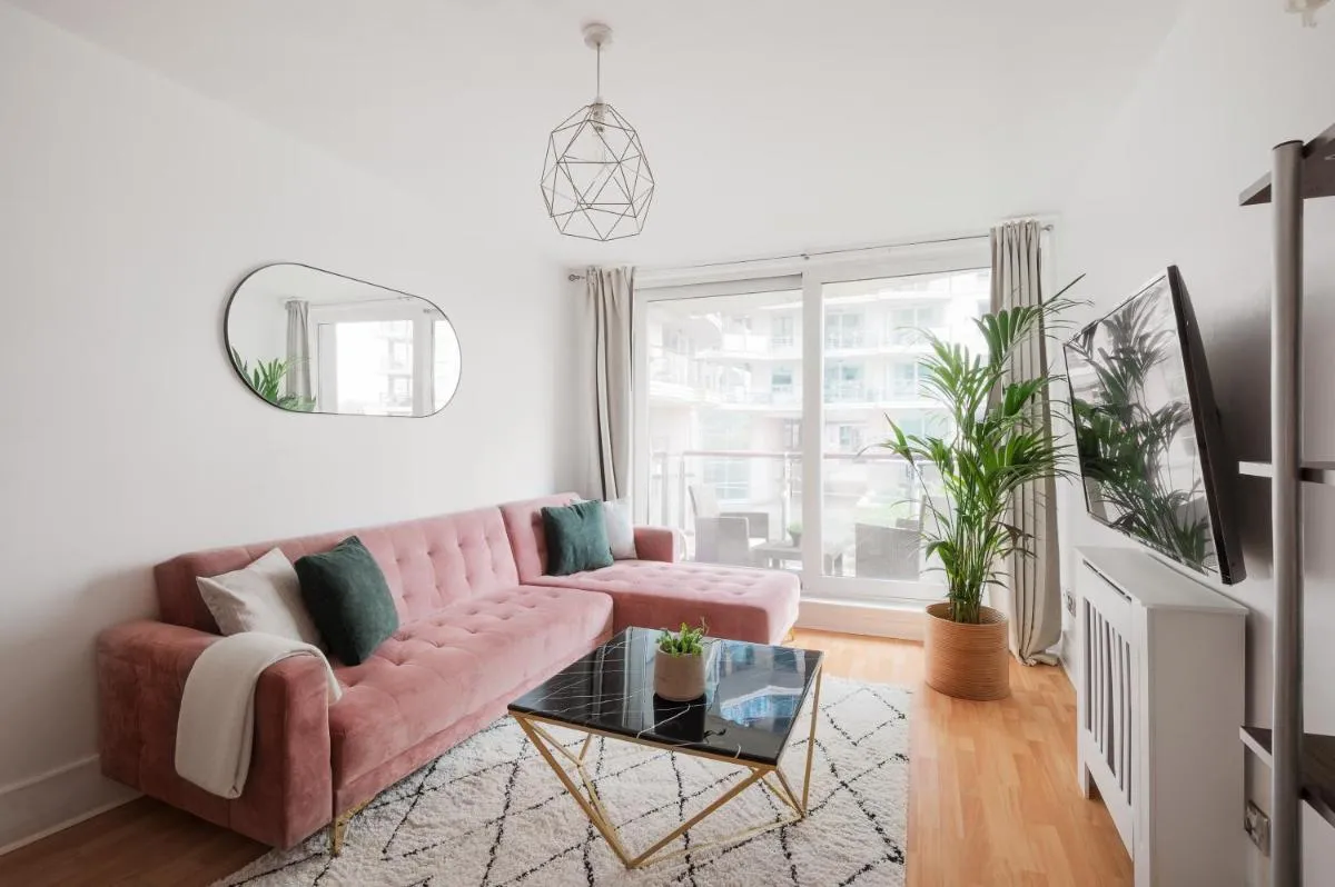 Image 5 of Riverside Balcony Apartments, 10 minutes from Oxford Circus