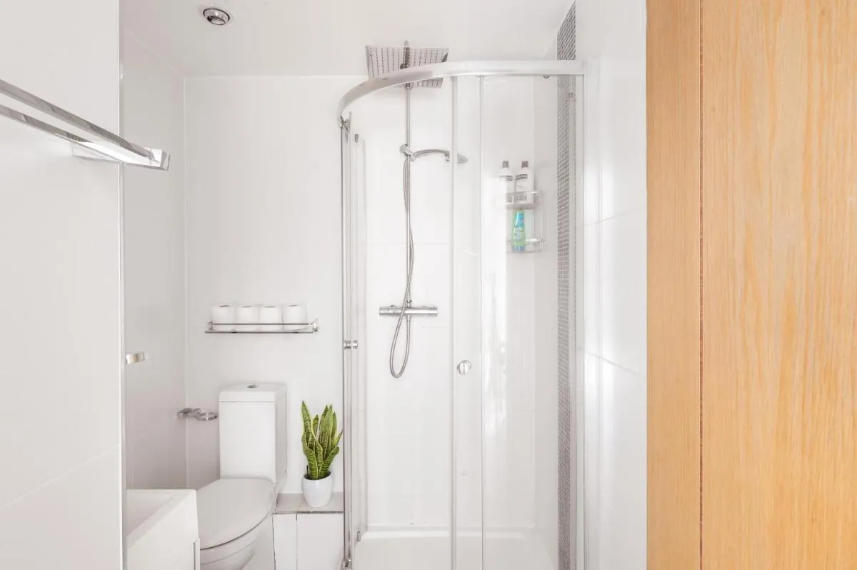 Image 1 of Riverside Balcony Apartments, 10 minutes from Oxford Circus