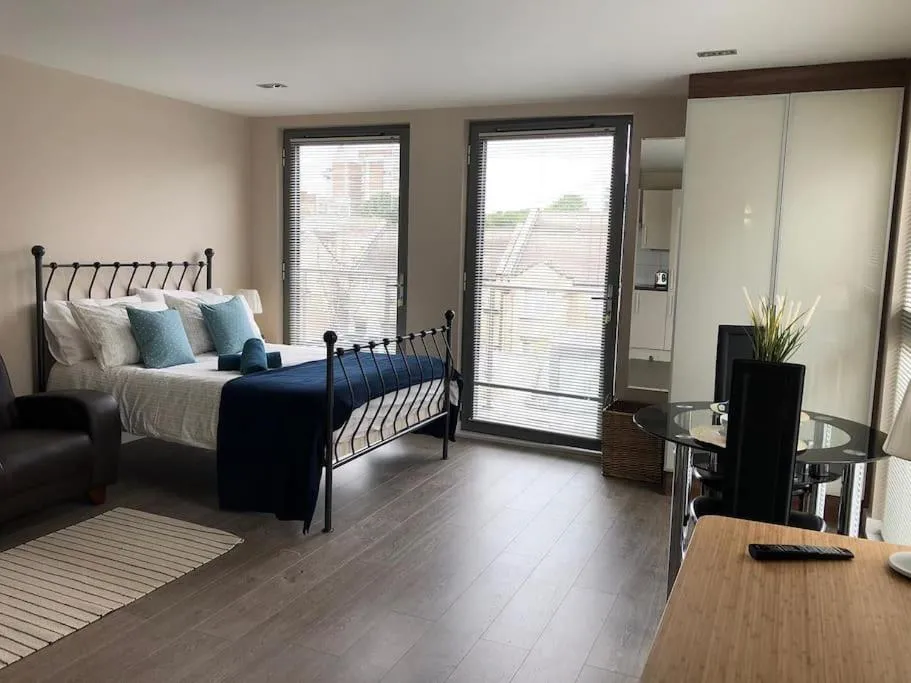 Image 1 of STUDIO Apartment opposite shoreditch Park