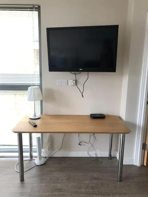 Image 4 of STUDIO Apartment opposite shoreditch Park