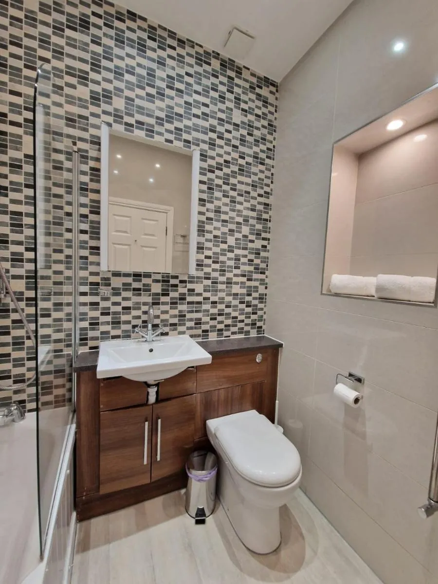 Image 3 of Selfridges Deluxe Apartments