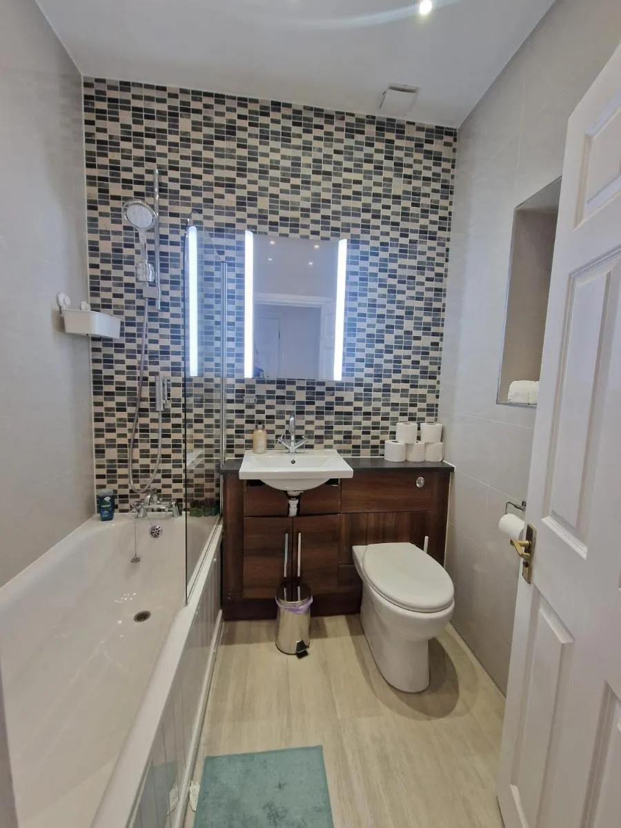 Image 5 of Selfridges Deluxe Apartments