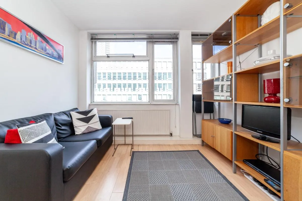 Image 1 of Shiny 1BR Flat in Fitzrovia, 2 min to Tube