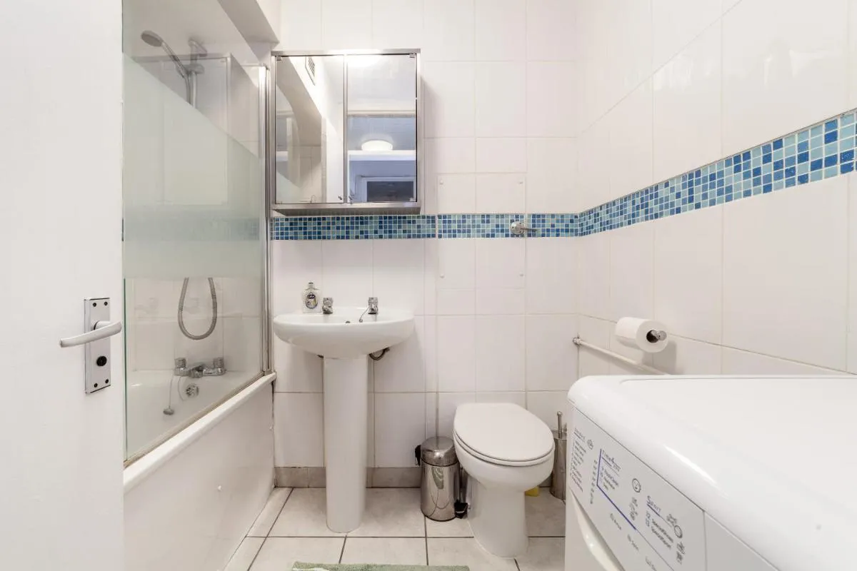 Image 4 of Shiny 1BR Flat in Fitzrovia, 2 min to Tube
