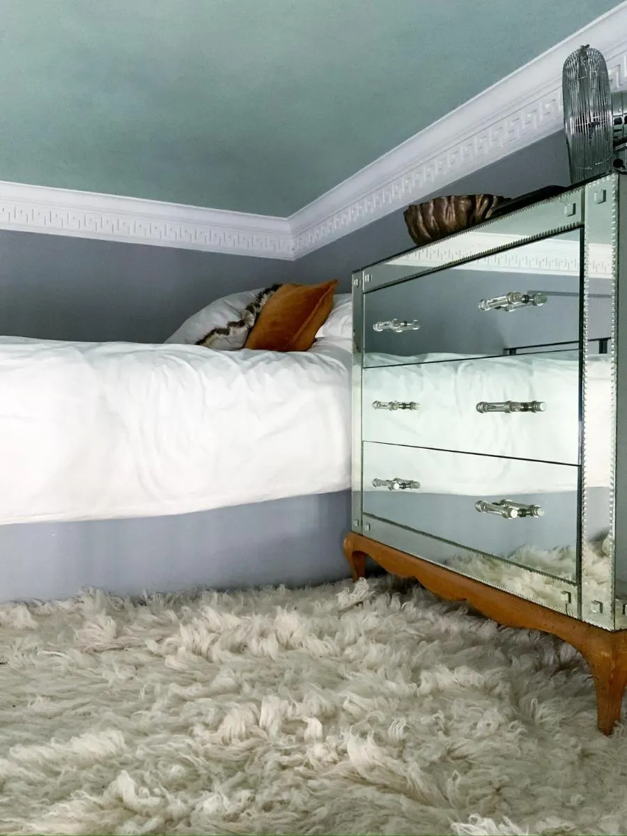 Image 6 of South Ken designer pad