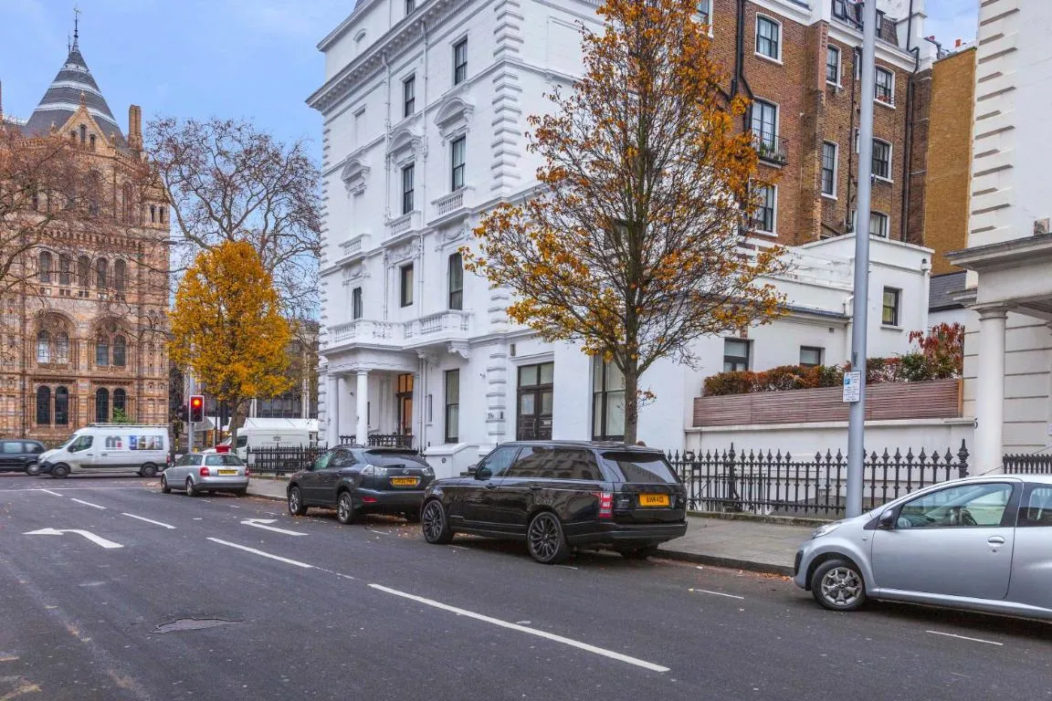 Image of South Kensington Apartment x4