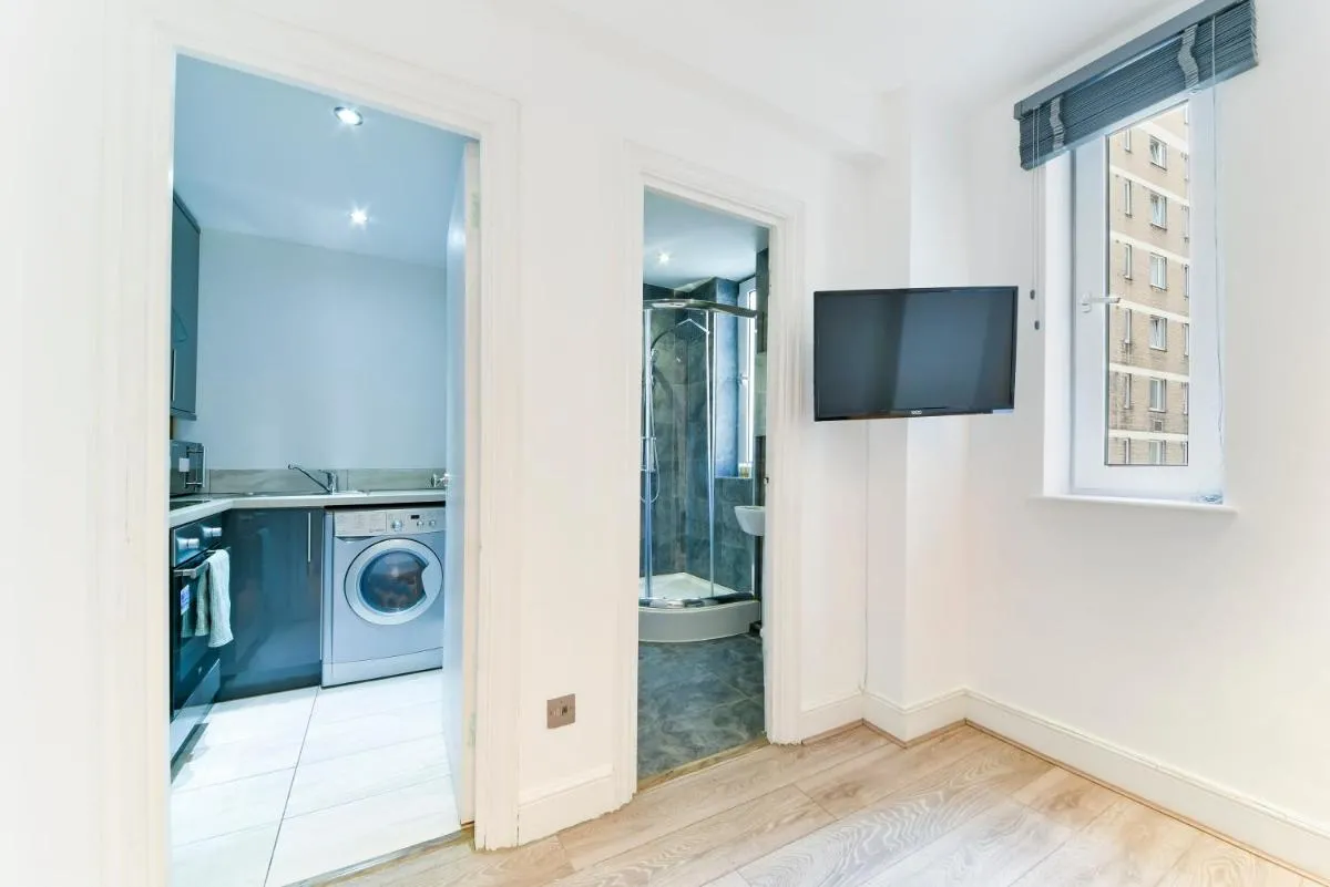 Image 2 of South Kensington Studio