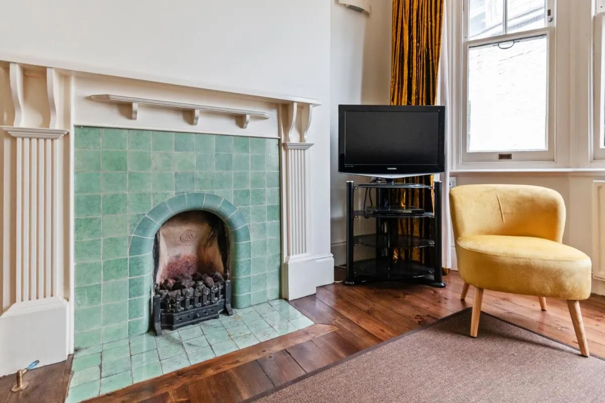 Image 4 of Spacious 1 bed Holborn Apartment