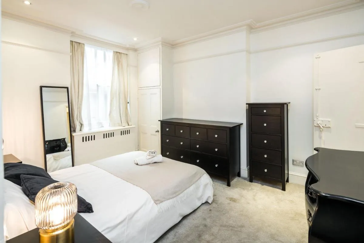Image 1 of Spacious 1 bedroom / Gloucester Road / Harrods