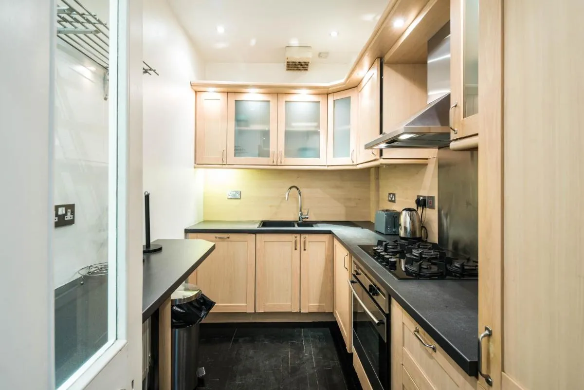 Image 3 of Spacious 1 bedroom / Gloucester Road / Harrods