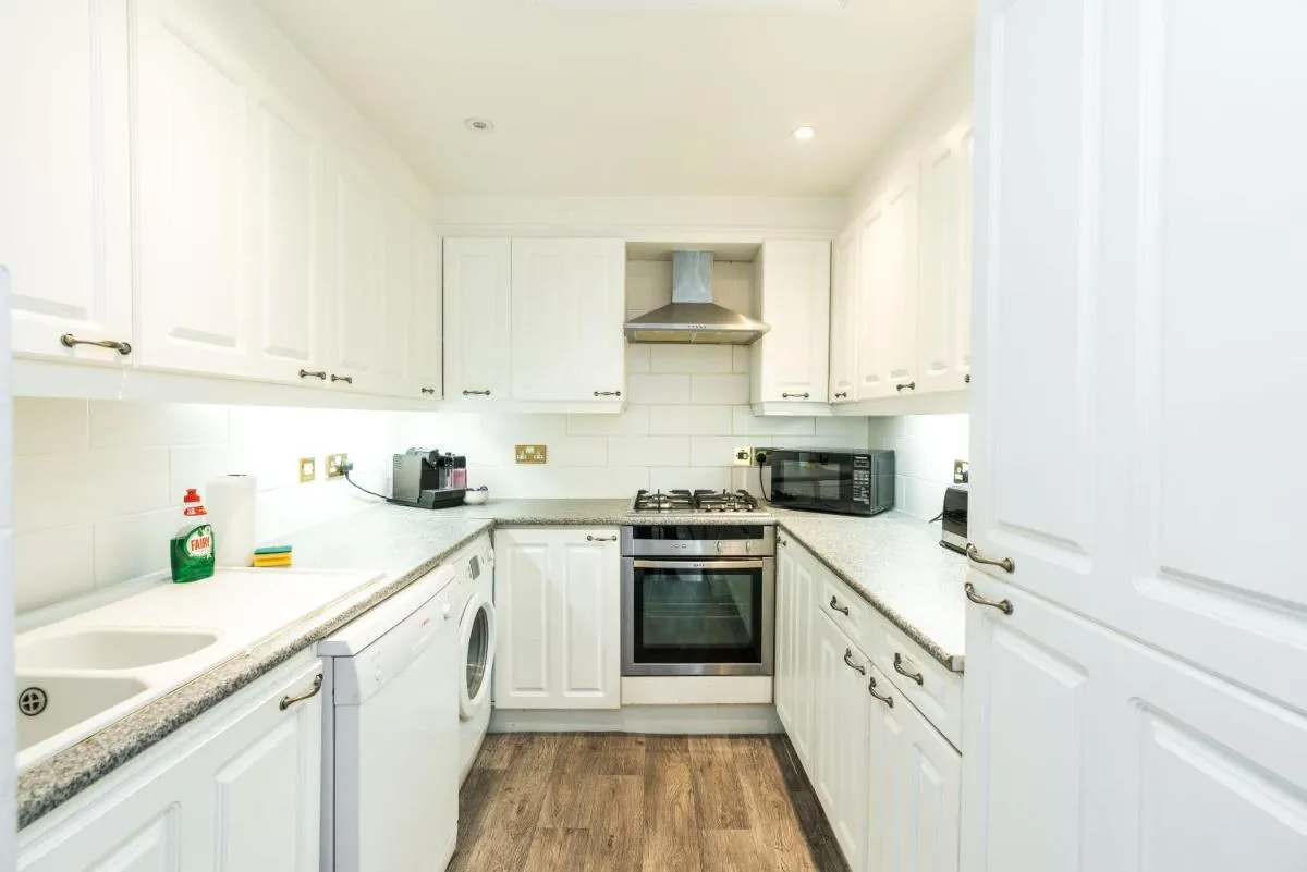 Image 3 of Spacious 2 bedroom / Gloucester Road / Kensington