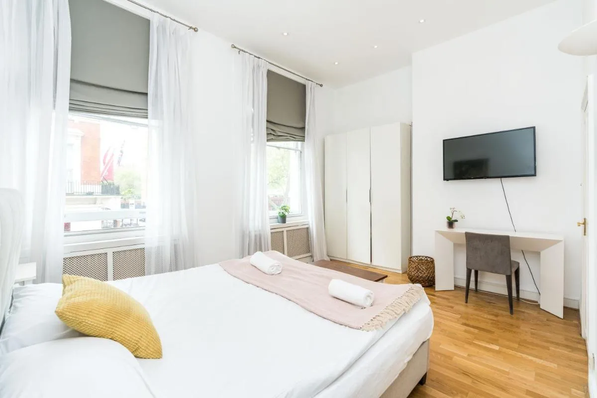 Image 5 of Spacious 2 bedroom / Gloucester Road / Kensington