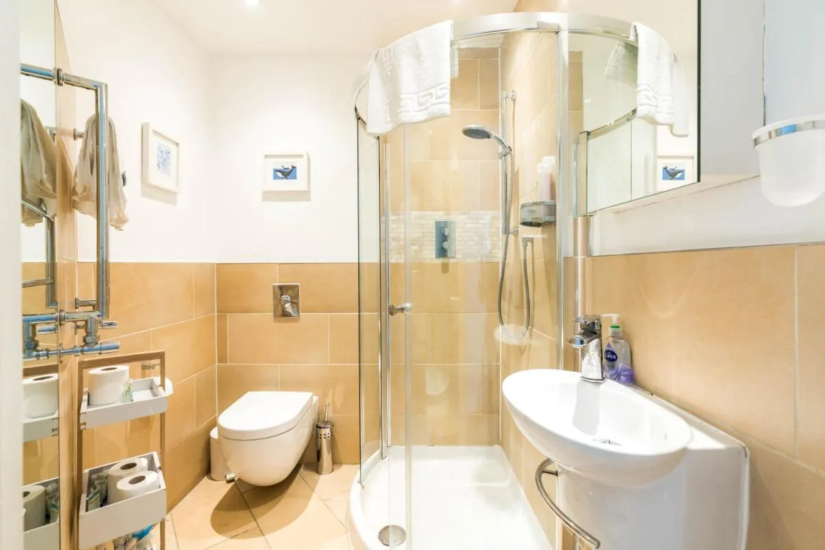 Image 2 of Spacious 2 bedroom / Gloucester Road / Kensington