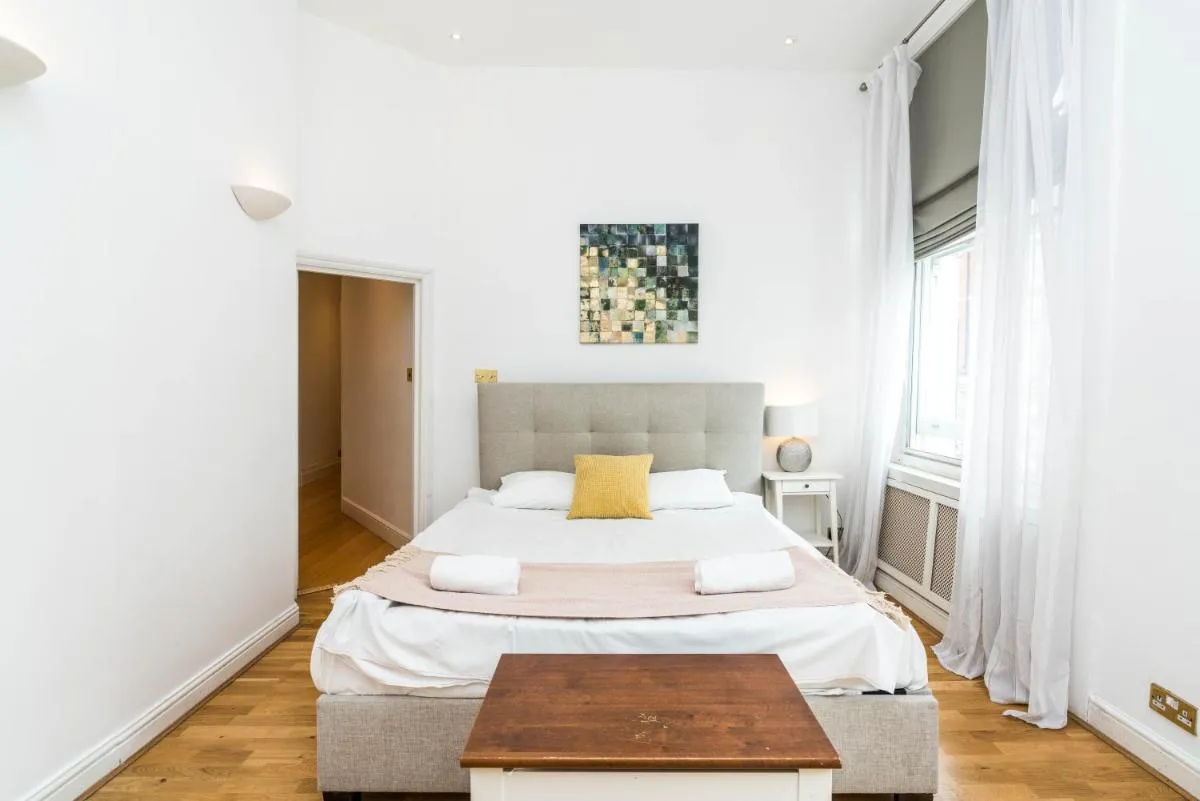 Image 1 of Spacious 2 bedroom / Gloucester Road / Kensington