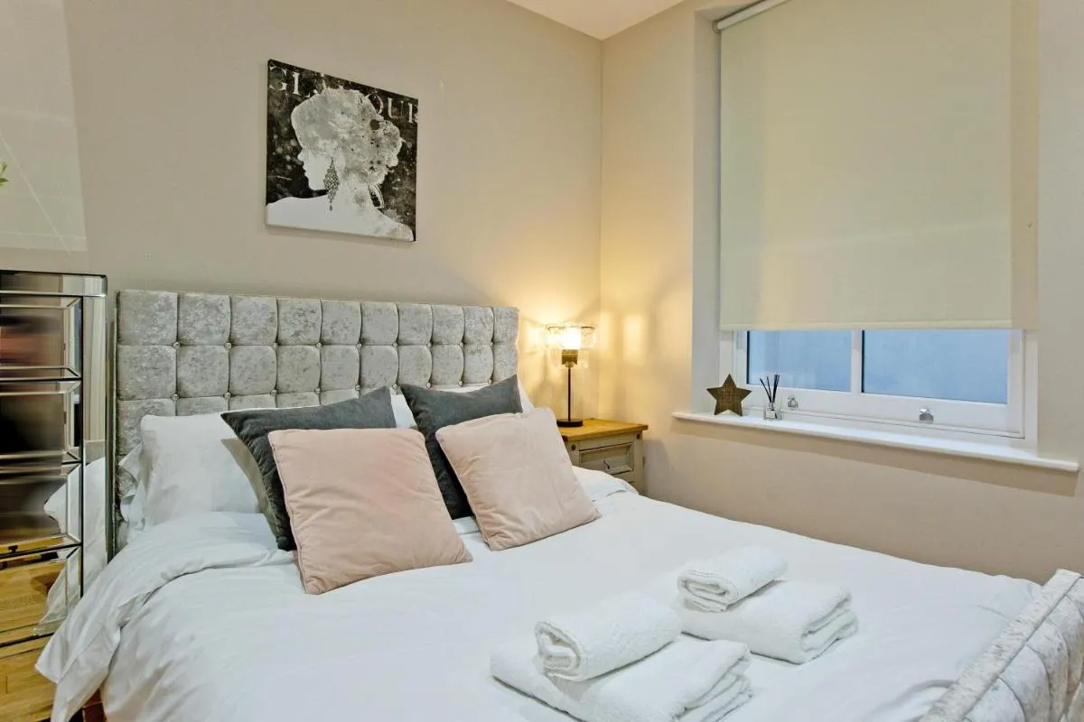 Image 5 of Spacious 3bed kensington
