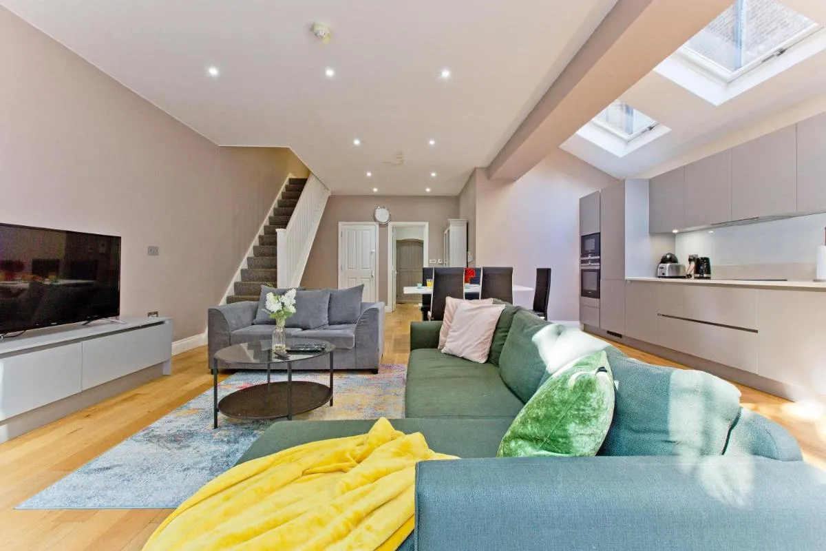 Image 3 of Spacious 3bed kensington