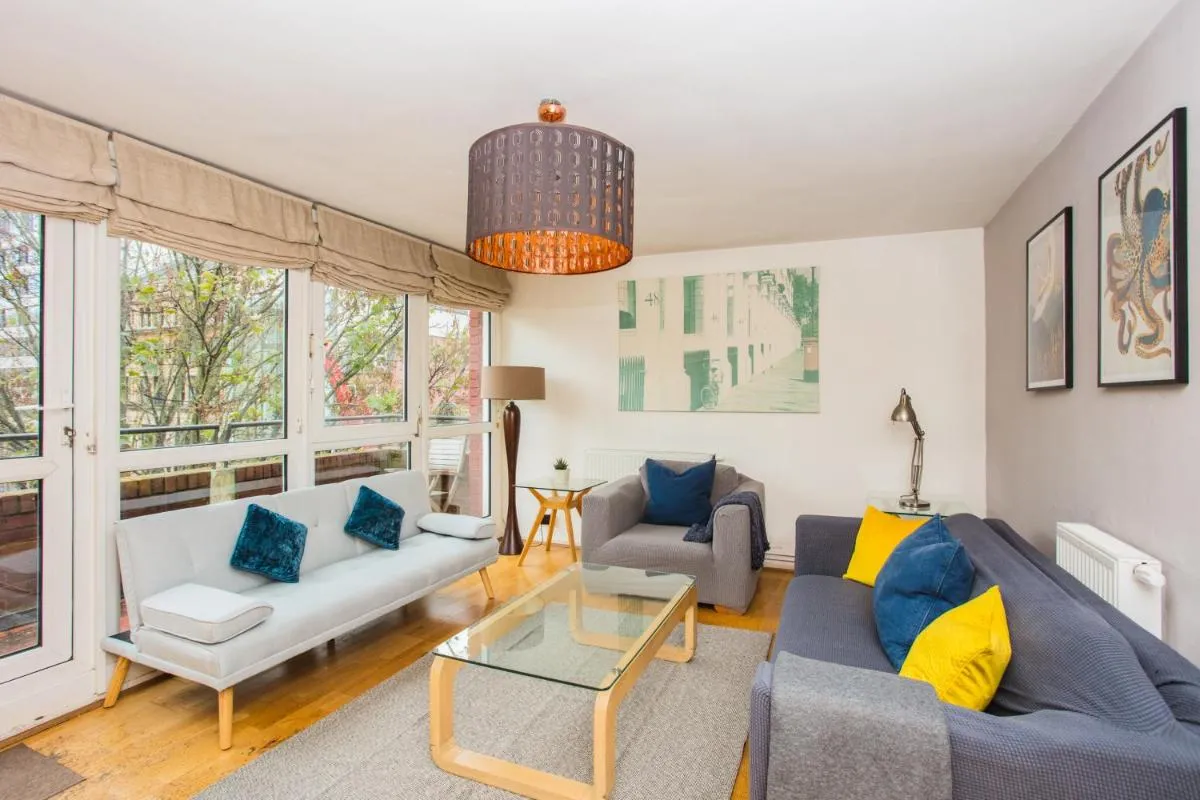 Image 3 of Spacious Central 3 Bedroom Apartment in Old Street