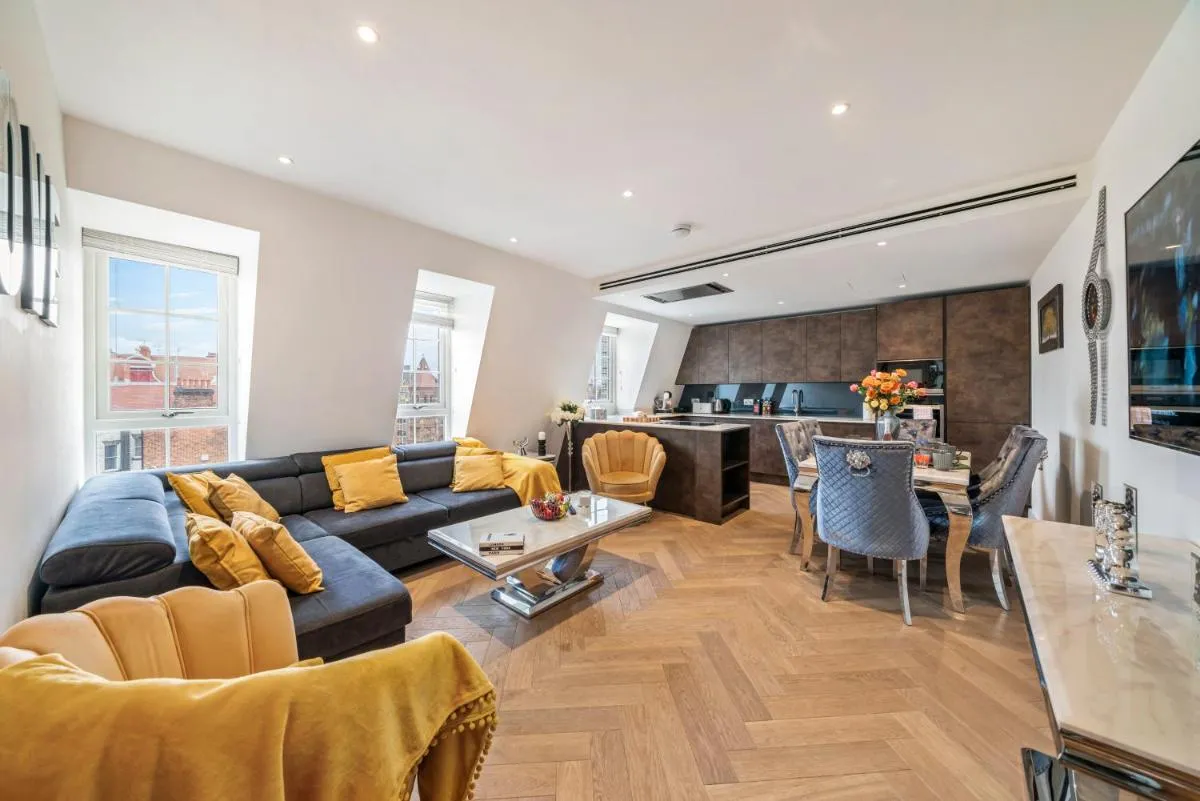 Image 1 of Spectacular 2-Bedroom Penthouse in Marble Arch 75