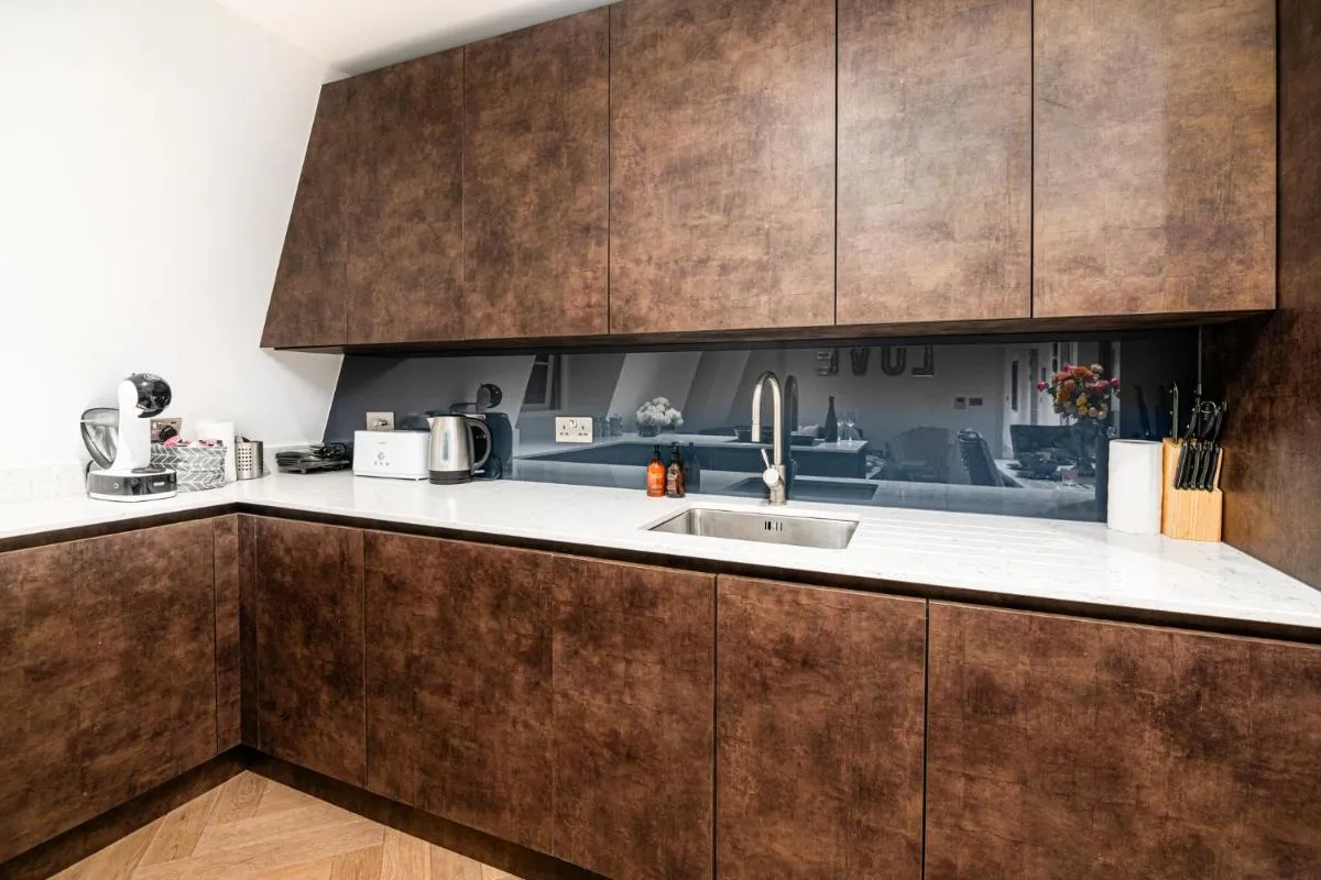 Image 2 of Spectacular 2-Bedroom Penthouse in Marble Arch 75