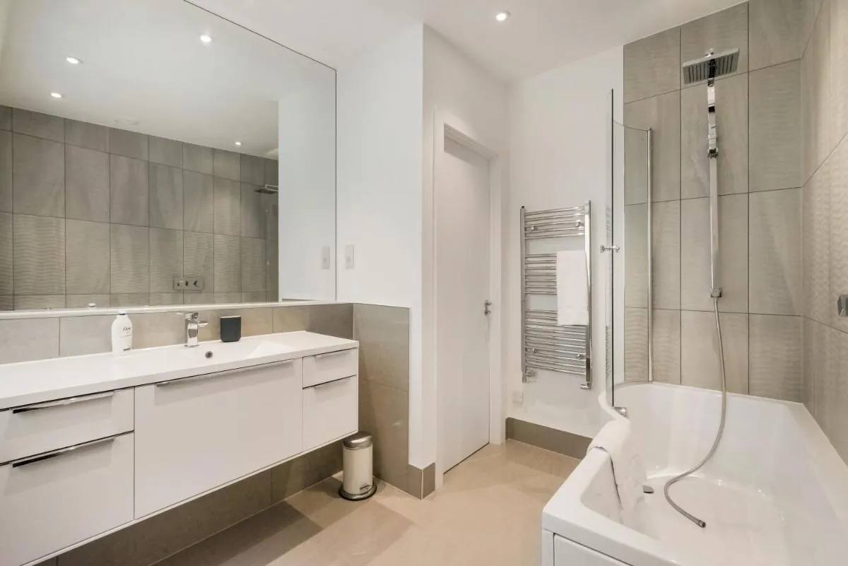 Image 2 of StayLux Kensington