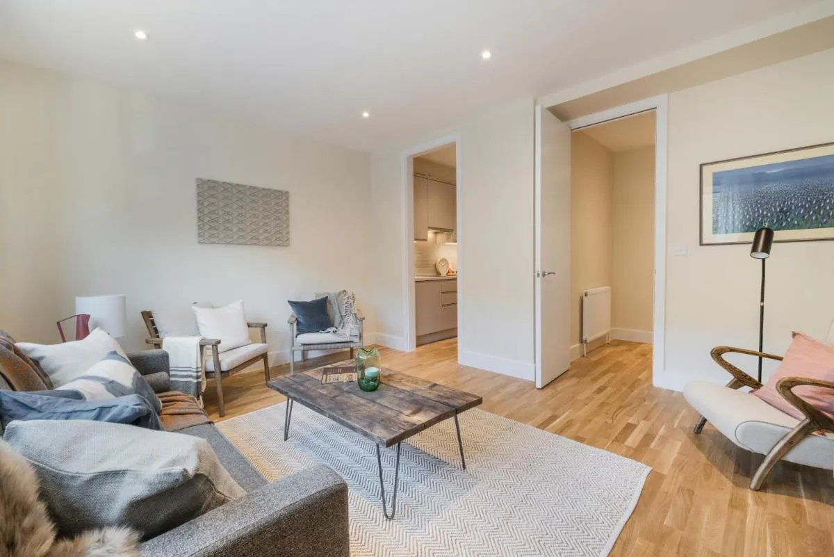 Image 4 of StayLux Kensington