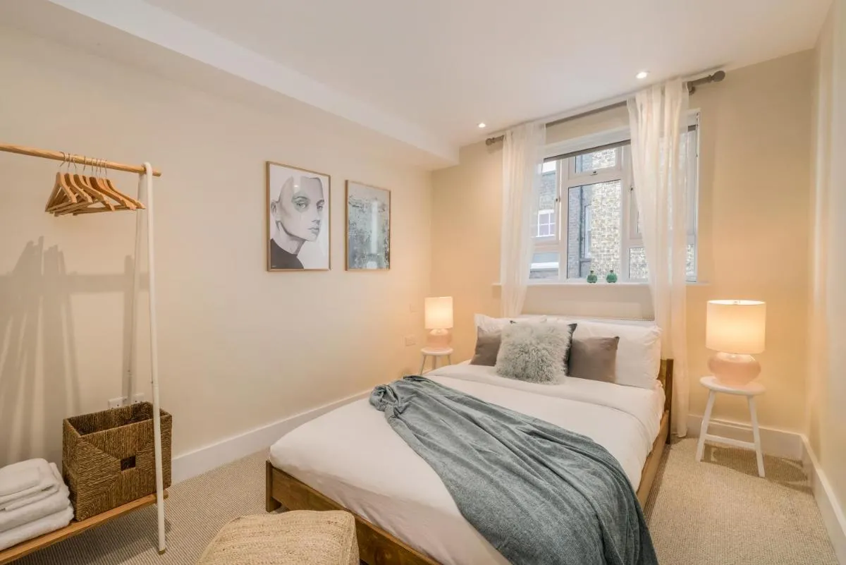 Image 1 of StayLux Kensington
