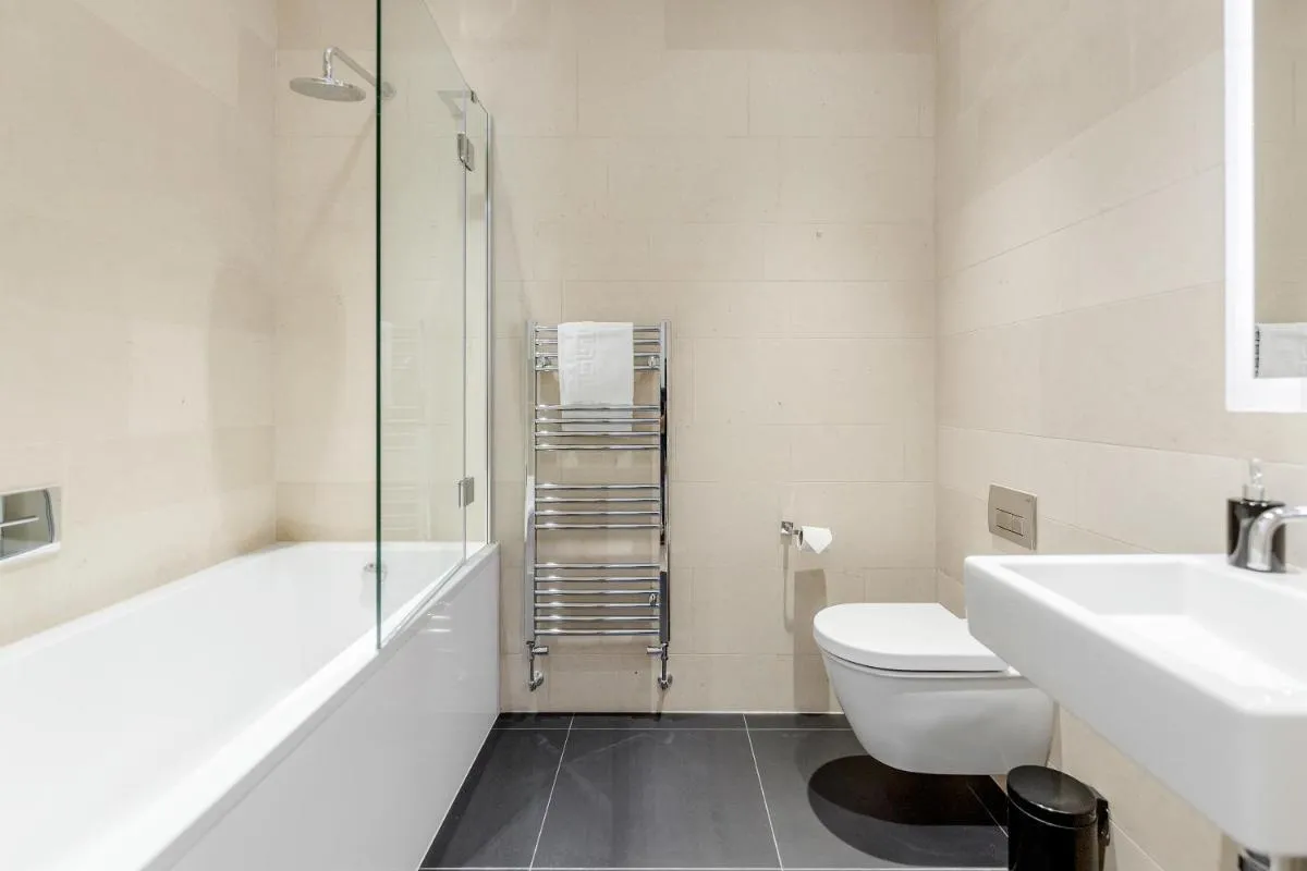 Image 4 of StayLux Waterloo