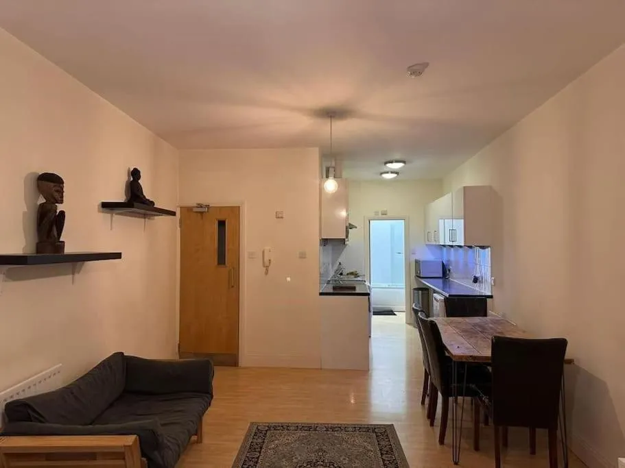 Image 6 of Studio Flat In Central London