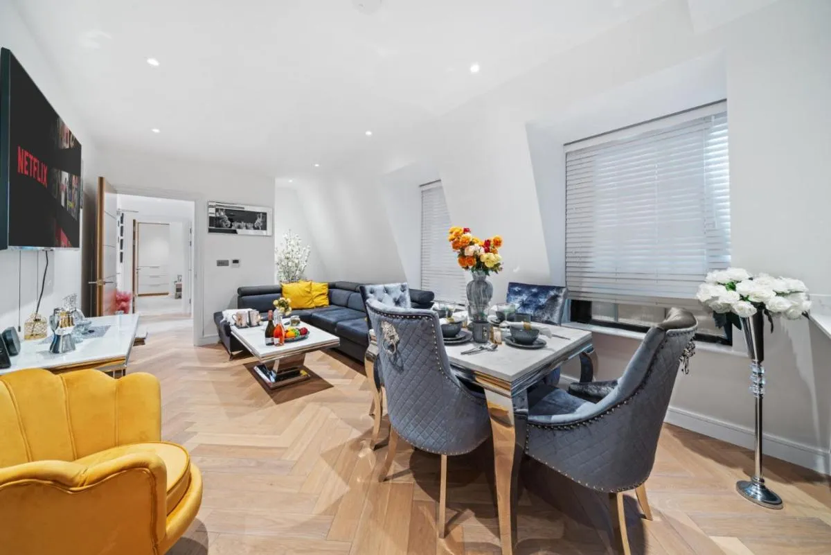 Image 6 of Stunning 1-Bedroom Penthouse in Marble Arch 72
